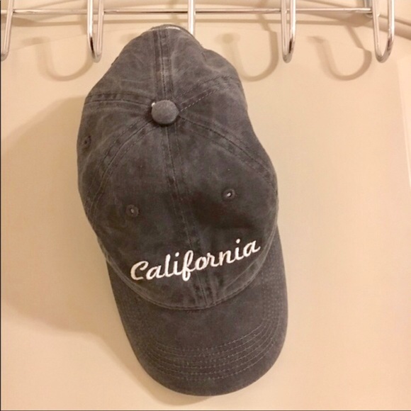 Brandy Melville Cap - Picture 2 of 4